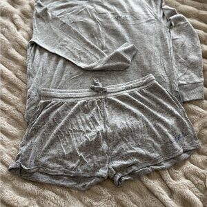 Boutique “Surf Style” Ultra Soft Lounge Set Gray Top & Shorts Size L